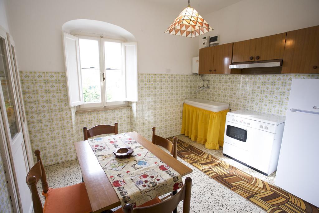 San Cerbone Apartment Porto Azzurro Phòng bức ảnh